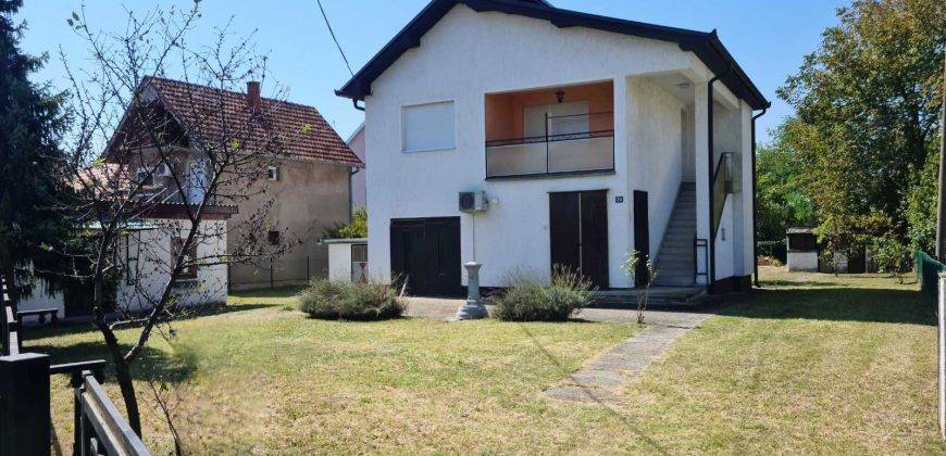 Kuća 180 m², 10 ari, Potića voće, Obrenovac, 160.000 €