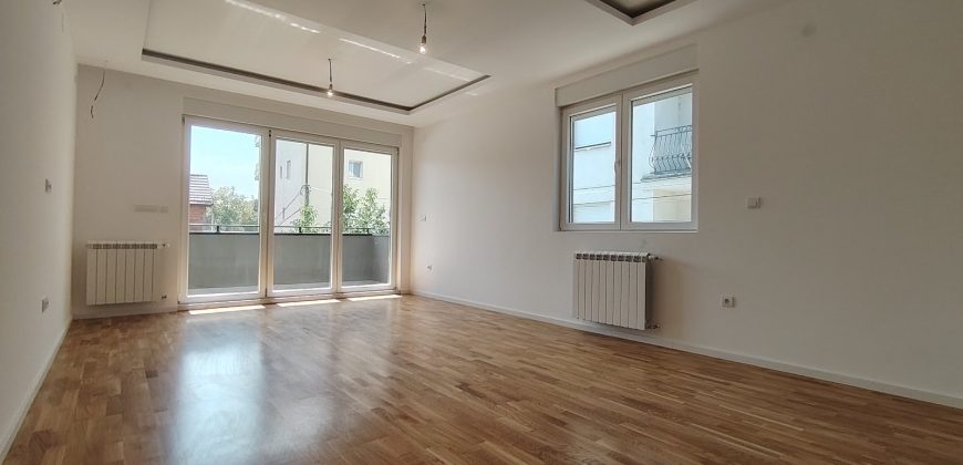 IZDAVANJE – Četvorosoban stan 103 m², I sprat, Obrenovac – 400 € (GARAŽNO MESTO)