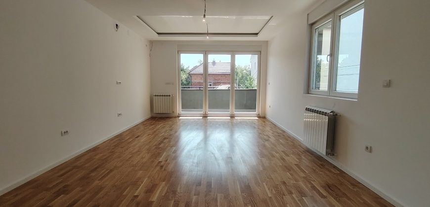 IZDAVANJE – Četvorosoban stan 103 m², I sprat, Obrenovac – 400 € (GARAŽNO MESTO)