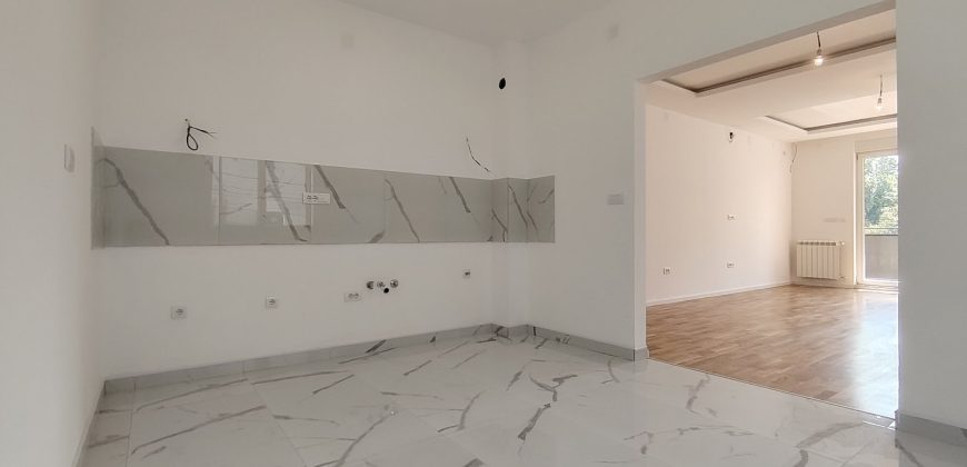 IZDAVANJE – Četvorosoban stan 103 m², I sprat, Obrenovac – 400 € (GARAŽNO MESTO)