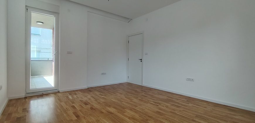 IZDAVANJE – Četvorosoban stan 103 m², I sprat, Obrenovac – 400 € (GARAŽNO MESTO)