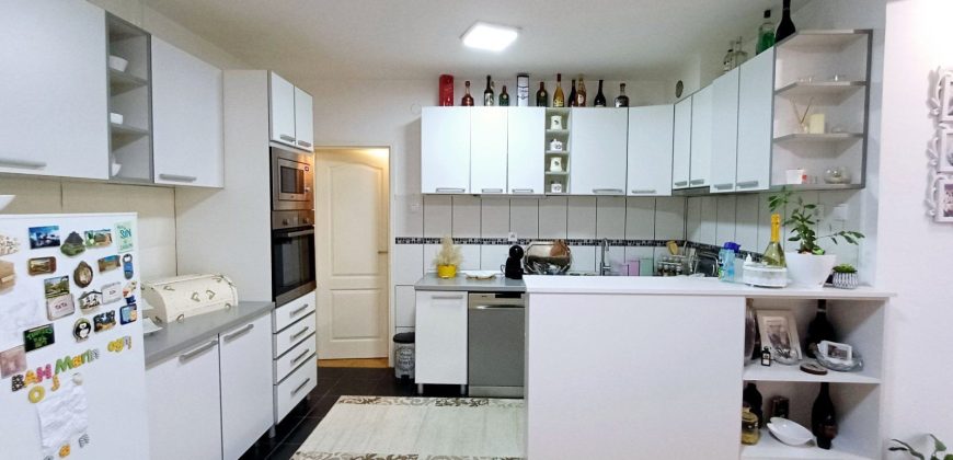 Dvoiposoban stan 79 m², II sprat, Obrenovac, 106.000€ (PARKING MESTO)