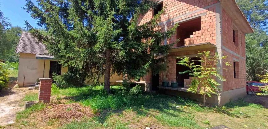 Kuća 168 m², 26 ari, Zvečka, Obrenovac, 74.000€