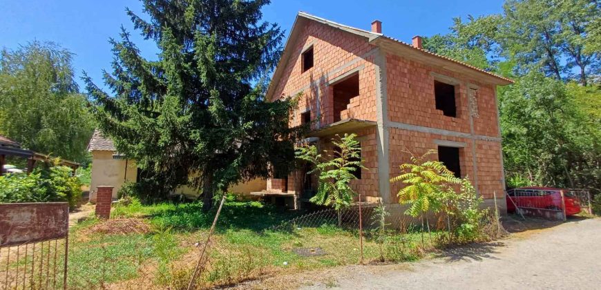 Kuća 168 m², 26 ari, Zvečka, Obrenovac, 74.000€