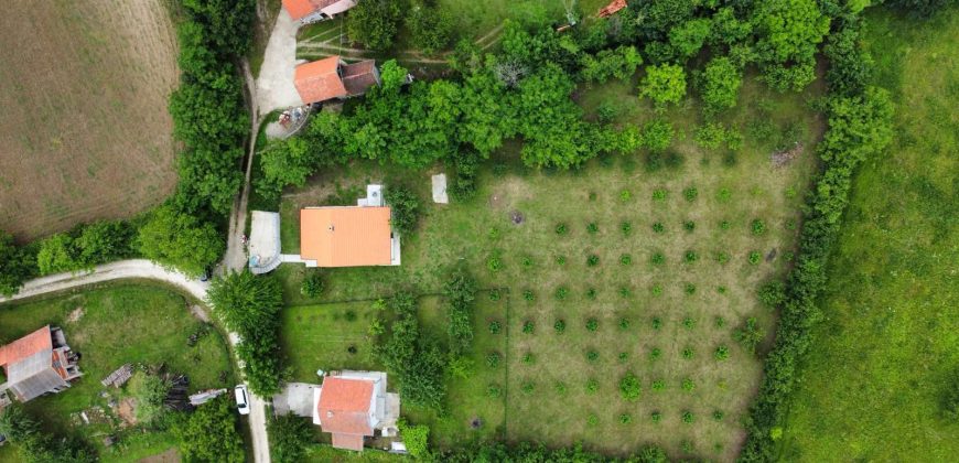 Prodajem novoizgradjenu kucu na 5,5km od centra Kragujevca