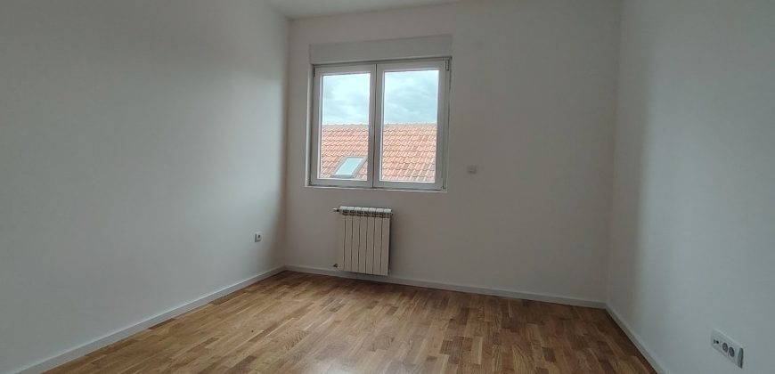 Troiposoban stan 84 m², II sprat, Obrenovac – 126.000€