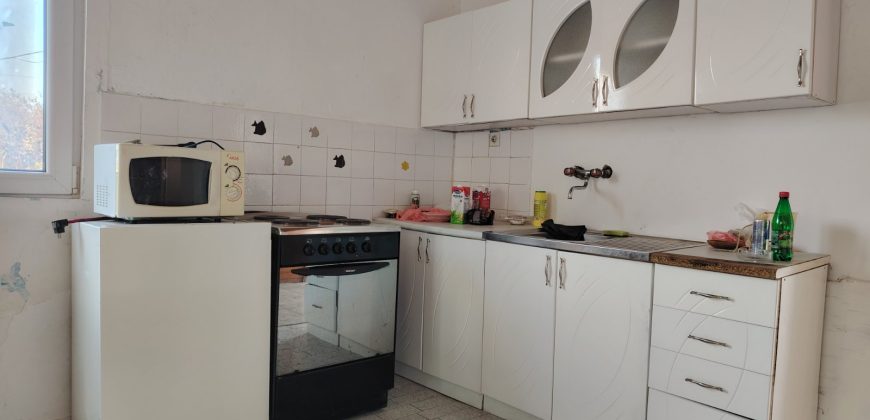 Seosko imanje sa kućom 90 m² i pomoćnim objektima, 35 ari, Kalenić, Ub, 40.000 € (ZA RENOVIRANJE)