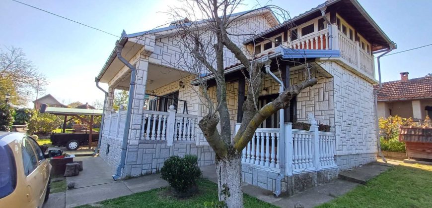 Dve kuće 188 m² + 30 m², 10 ari, Grabovac, Obrenovac, 90.000€