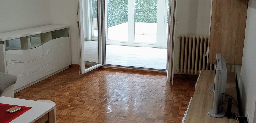 1a-sitting-room-glass-doors-Celebonovica-Bezanija-Beograd-flat-sale-tenanted-Expo-2027-prodaja-sa-zakupcima-tenanted-invest-estate-property-bitcoin-Serbia-870×420