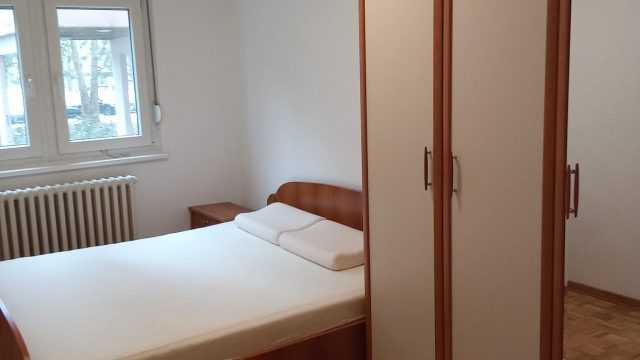 8-bedroom-french-bed-Celebonovica-Bezanija-Beograd-flat-sale-tenanted-Expo-2027-prodaja-sa-zakupcima-tenanted-invest-estate-property-bitcoin-Serbia
