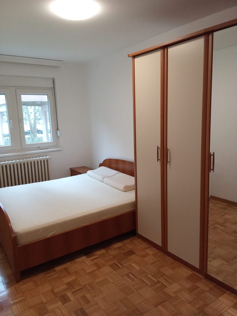 8-bedroom-french-bed-Celebonovica-Bezanija-Beograd-flat-sale-tenanted-Expo-2027-prodaja-sa-zakupcima-tenanted-invest-estate-property-bitcoin-Serbia