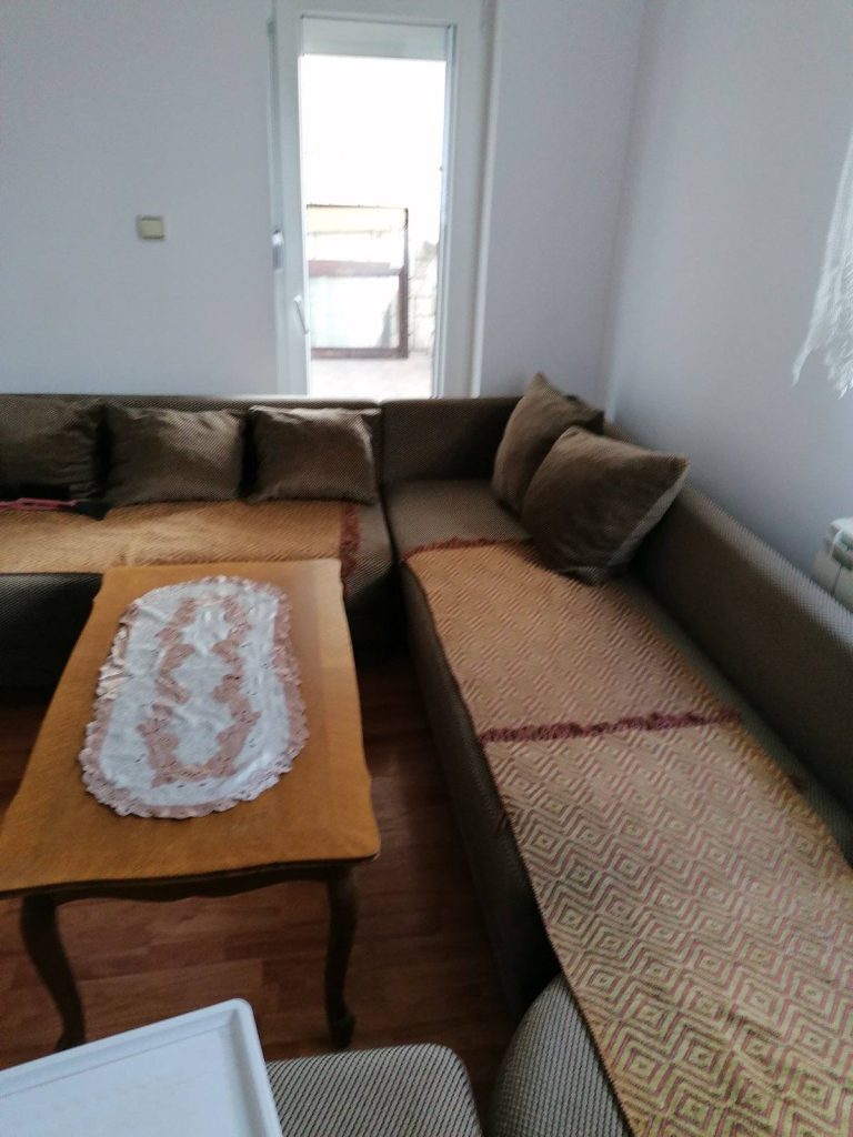 Izdavanje nameštenog jednosobnog stana u Borči