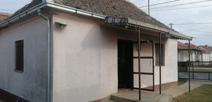 Na-prodaju-kuca-sa-velikim-placem-01-870×420