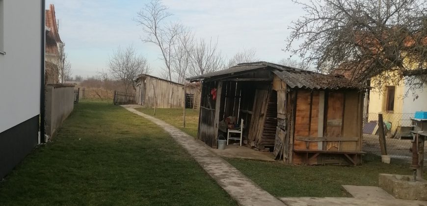 Na-prodaju-kuca-sa-velikim-placem-02-870×420