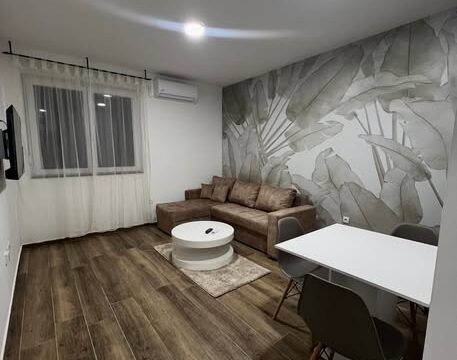 Izdaje se nov namešten stan 45 m² – Centar Inđije