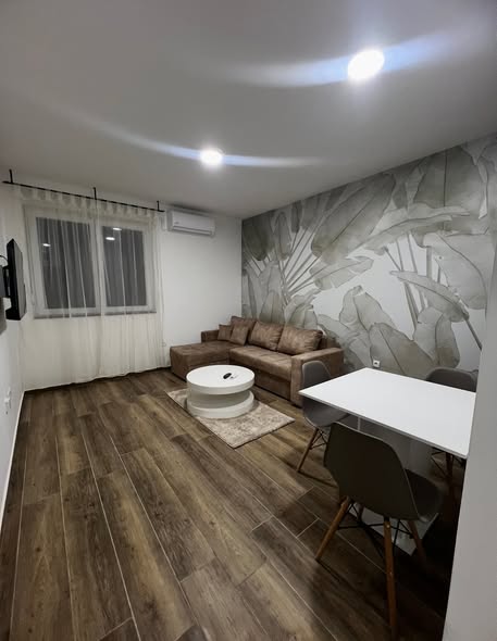 Izdaje se nov namešten stan 45 m² – Centar Inđije