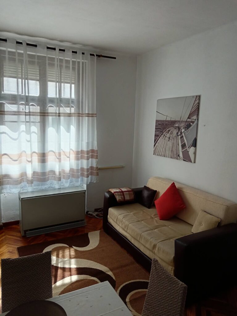 Izdaje se jednosoban stan 40m² blizu ETF-a