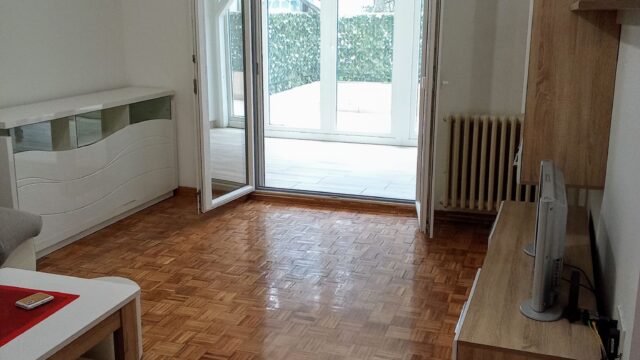 1a-sitting-room-glass-doors-Celebonovica-Bezanija-Beograd-flat-sale-tenanted-Expo-2027-prodaja-sa-zakupcima-tenanted-invest-estate-property-bitcoin-Serbia-Copy-1